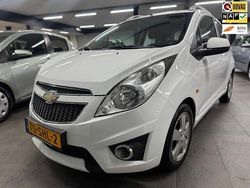 Wit (metallic) Gebruikt 2011 Chevrolet Spark LT Hatchback | € 2.995 (Eerlijke prijs)
