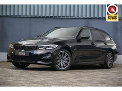 Zwart Gebruikt 2022 BMW 320e M Sport Stationwagen | € 28.950 (Super prijs)