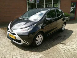 Zwart Gebruikt 2017 Toyota Aygo X-play Hatchback | € 6.500 (Eerlijke prijs)