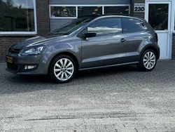 Grijs, metallic lak Gebruikt 2011 VW Polo Highline Hatchback | € 3.950 (Super prijs)