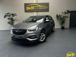 Grijs Gebruikt 2017 Opel Grandland X Innovation SUV | € 12.845 (Eerlijke prijs)