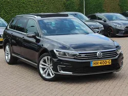 Zwart, metallic lak Gebruikt 2015 VW Passat Highline Stationwagen | € 15.999 (Eerlijke prijs)