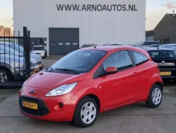 Rood, metallic lak Gebruikt 2015 Ford Ka Style Hatchback | € 5.495 (Eerlijke prijs)
