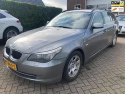 Grijs, metallic lak Gebruikt 2009 BMW 525 Executive Stationwagen | € 7.749