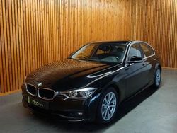 Zwart (metallic) Gebruikt 2016 BMW 330e Executive Sedan | € 12.900 (Iets duurder)