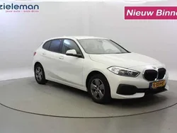 Wit Gebruikt 2021 BMW 118 Comfort Edition Hatchback | € 20.345 (Super prijs)