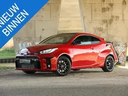 Rood Gebruikt 2023 Toyota Yaris Premium Hatchback | € 52.500
