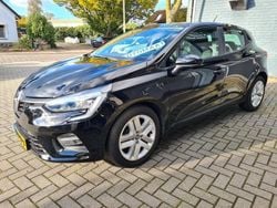 Zwart Gebruikt 2021 Renault Clio V Zen Hatchback | € 15.250 (Eerlijke prijs)