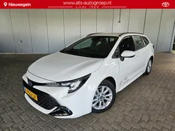 Wit Gebruikt 2023 Toyota Corolla Hybrid Active Stationwagen | € 31.500