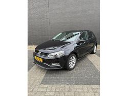 Zwart Gebruikt 2015 VW Polo LOUNGE Hatchback | € 8.950 (Goede deal)