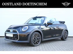 Zwart, metallic lak Gebruikt 2025 Mini Cooper Cabriolet Favoured Cabriolet | € 52.374