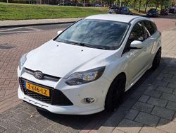Wit Gebruikt 2014 Ford Focus ST-Line Hatchback | € 4.999 (Super prijs)