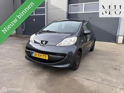 Grijs Gebruikt 2007 Peugeot 107 Urban Move Hatchback | € 1.950 (Eerlijke prijs)