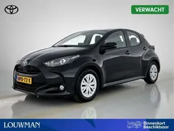Zwart Gebruikt 2024 Toyota Yaris Active Hatchback | € 23.750 (Eerlijke prijs)