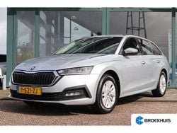 Grijs Gebruikt 2023 Skoda Octavia Business Line Stationwagen | € 23.895 (Goede deal)