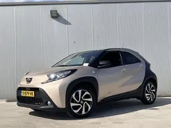 Bruin Gebruikt 2023 Toyota Aygo Pulse Hatchback | € 21.999 (Duur)