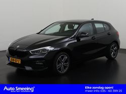 Zwart Gebruikt 2022 BMW 118 Shadowline Hatchback | € 26.695 (Eerlijke prijs)