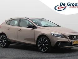 Bruin Gebruikt 2014 Volvo V40 CC Summum Stationwagen | € 14.950 (Eerlijke prijs)