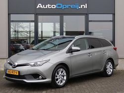 Grijs, metallic lak Gebruikt 2017 Toyota Auris Touring Sports Stationwagen | € 15.745 (Iets duurder)