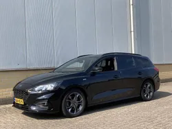 Zwart Gebruikt 2019 Ford Focus ST-Line Stationwagen | € 19.445 (Eerlijke prijs)