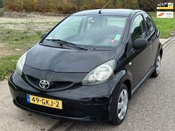 Zwart Gebruikt 2008 Toyota Aygo Hatchback | € 1.749 (Eerlijke prijs)