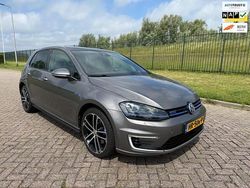 Grijs, metallic lak Gebruikt 2015 VW Golf VII GTE Hatchback | € 11.950 (Eerlijke prijs)