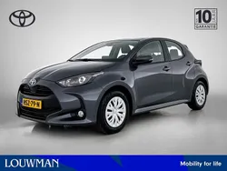 Grijs Gebruikt 2024 Toyota Yaris Hybrid Active Hatchback | € 23.445 (Eerlijke prijs)