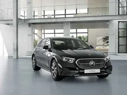 Zwart Nieuw 2025 Mercedes E300 Luxury | € 73.044 (Super prijs)