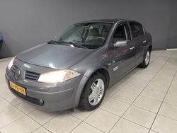 Grijs Gebruikt 2004 Renault Mégane II Luxe Sedan | € 1.499 (Goede deal)