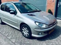 Grijs Gebruikt 2005 Peugeot 206 Hatchback | € 350 (Super prijs)
