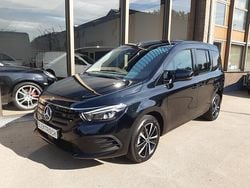 Zwart Nieuw 2024 Mercedes EQT200 MPV | € 25.900