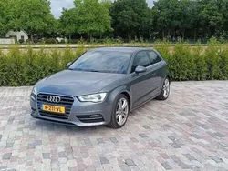 Grijs Gebruikt 2016 Audi A3 Attraction Hatchback | € 16.000 (Eerlijke prijs)