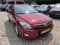 Rood Gebruikt 2009 Hyundai i30 Dynamiq Hatchback | € 5.550 (Eerlijke prijs)