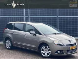 Grijs, metallic lak Gebruikt 2012 Peugeot 5008 Family MPV | € 5.950 (Eerlijke prijs)