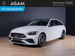 Wit, metallic lak Gebruikt 2024 Mercedes C300e AMG line Stationwagen | € 47.950 (Goede deal)