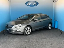 Grijs Gebruikt 2017 Opel Astra Innovation Hatchback | € 11.500 (Eerlijke prijs)
