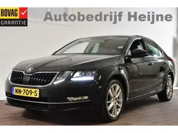 Zwart, metallic lak Gebruikt 2017 Skoda Octavia Sport Hatchback | € 18.745 (Iets duurder)