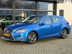 Blauw (metallic) Gebruikt 2019 Lexus CT200h Business Edition Hatchback | € 18.495 (Eerlijke prijs)