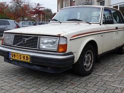 Beige Gebruikt 1980 Volvo 244 Sedan | € 2.750