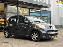 Grijs Gebruikt 2011 Peugeot 107 Urban Move Hatchback | € 3.950 (Iets duurder)