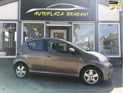Bruin, metallic lak Gebruikt 2012 Toyota Aygo Hatchback | € 2.999 (Eerlijke prijs)