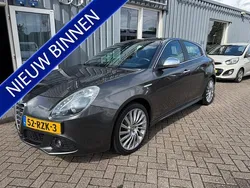 Grijs, metallic lak Gebruikt 2011 Alfa Romeo Giulietta Distinctive Hatchback | € 4.950 (Eerlijke prijs)