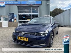 Blauw Gebruikt 2021 VW Golf VIII Style Hatchback | € 26.950 (Eerlijke prijs)