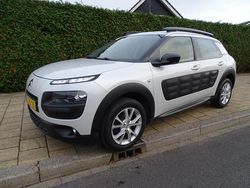 Wit (metallic) Gebruikt 2015 Citroën C4 Feel SUV | € 10.950 (Goede deal)