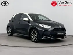Zwart Gebruikt 2021 Toyota Yaris Hybrid Executive Hatchback | € 23.999 (Eerlijke prijs)