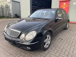 Zwart Gebruikt 2002 Mercedes E240 Avantgarde Sedan | € 5.999 (Eerlijke prijs)