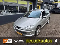 Grijs, metallic lak Gebruikt 2006 Peugeot 206 Stationwagen | € 1.640 (Eerlijke prijs)