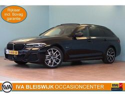 Zwart Gebruikt 2022 BMW 530e Comfort Edition Stationwagen | € 36.899 (Eerlijke prijs)