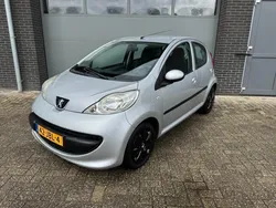 Grijs Gebruikt 2009 Peugeot 107 Hatchback | € 999 (Goede deal)