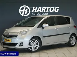Grijs Gebruikt 2011 Toyota Verso-S MPV | € 6.350 (Iets duurder)